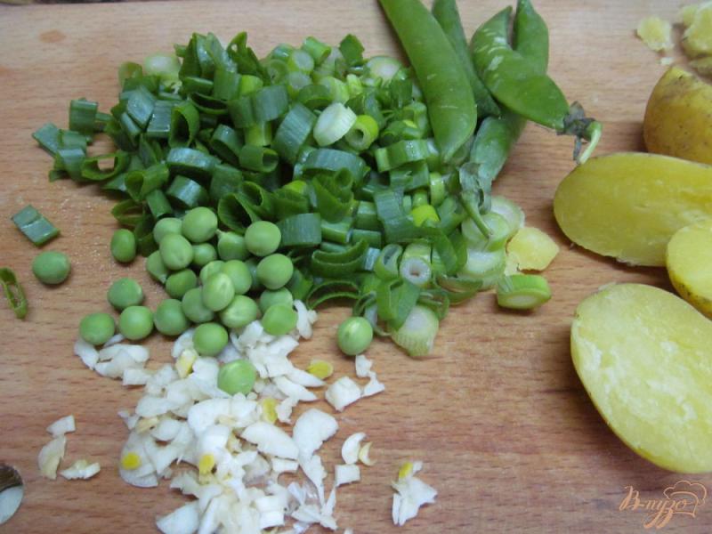 Фото приготовление рецепта: Теплый салат из картофеля с цветной капустой шаг №5