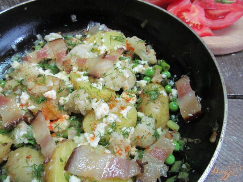 Фото приготовление рецепта: Теплый салат из картофеля с цветной капустой шаг №10