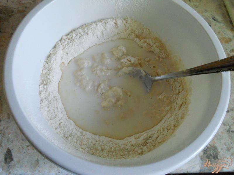 Фото приготовление рецепта: Дрожжевые жареные пирожки с капустой шаг №3