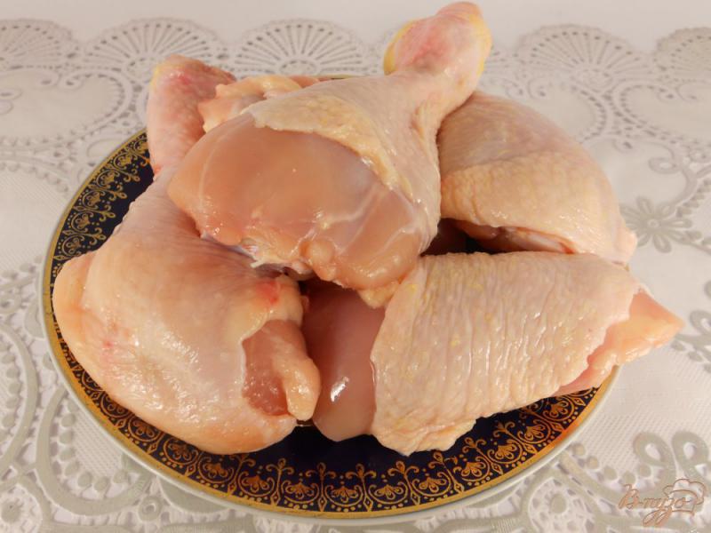Фото приготовление рецепта: Курица с грибами в сметанно-луковом соусе в мультиварке шаг №1