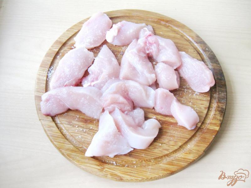 Фото приготовление рецепта: Куриные наггетсы в панировочных сухарях шаг №2