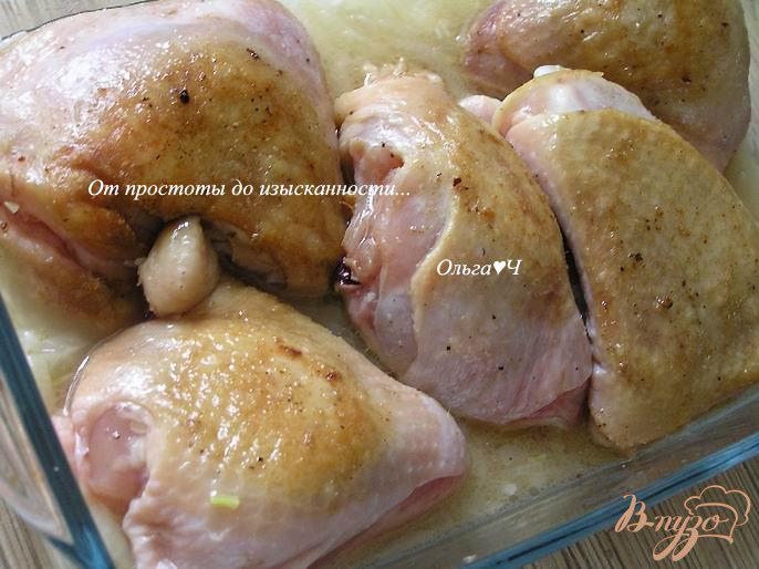 Фото приготовление рецепта: Курица с рисом и зеленым горошком шаг №3