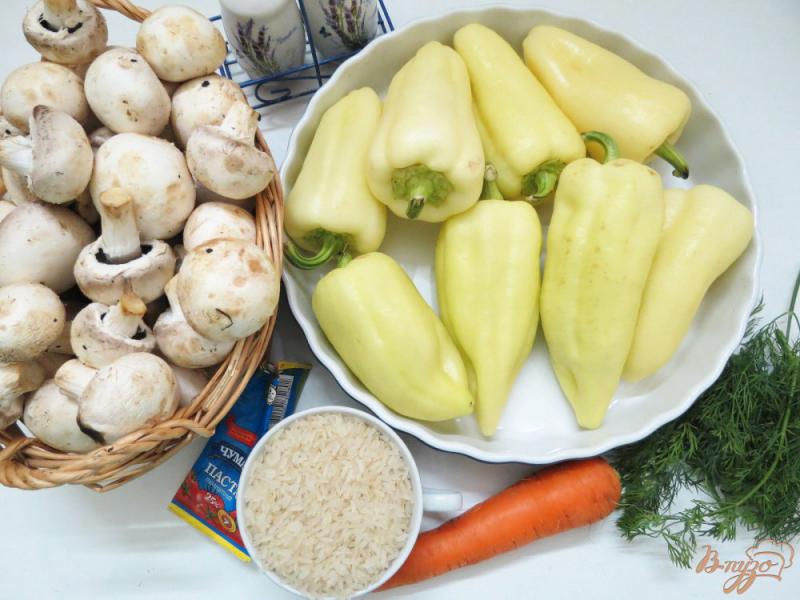 Фото приготовление рецепта: Перец фаршированный грибами и рисом шаг №1