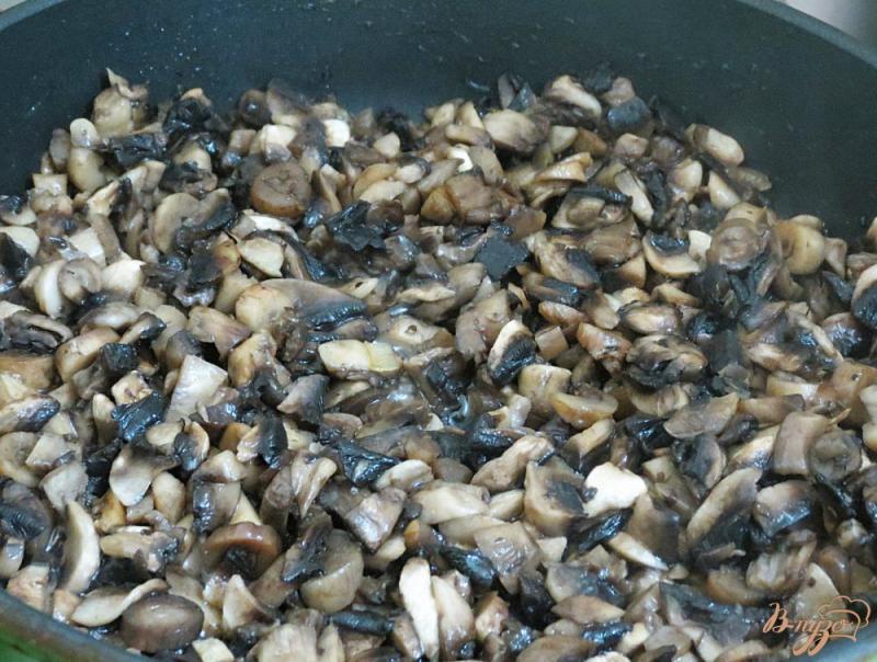 Фото приготовление рецепта: Перец фаршированный грибами и рисом шаг №6
