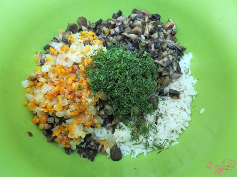 Фото приготовление рецепта: Перец фаршированный грибами и рисом шаг №8