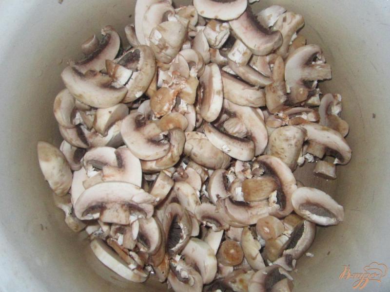 Фото приготовление рецепта: Спагетти с грибами и ветчиной шаг №1
