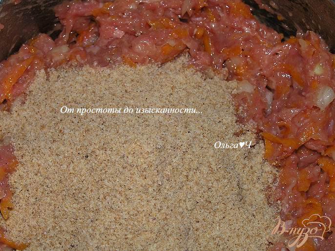 Фото приготовление рецепта: Нежные шарики из индейки с тыквой в соусе шаг №3
