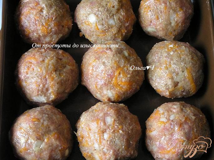 Фото приготовление рецепта: Нежные шарики из индейки с тыквой в соусе шаг №5