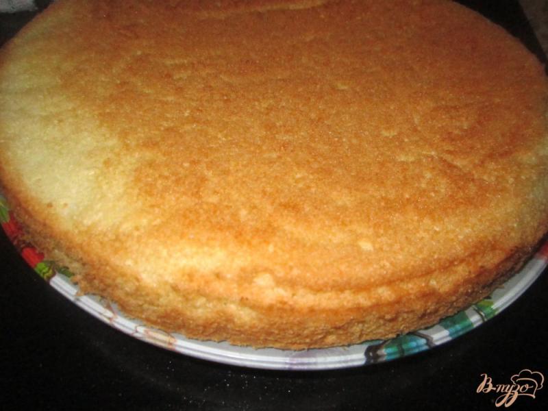 Фото приготовление рецепта: Торт с клубникой шаг №3