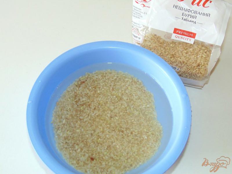 Фото приготовление рецепта: Бурый рис с шампиньонами шаг №1