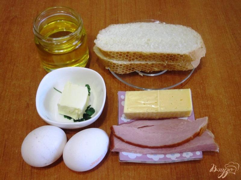 Фото приготовление рецепта: Тосты с ветчиной, сыром и яйцом шаг №1
