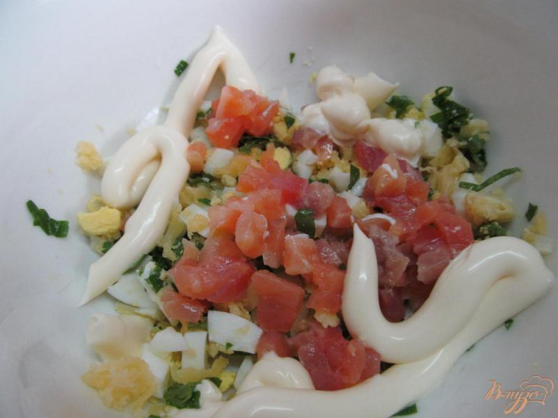 Фото приготовление рецепта: Закуска из помидора с форелью шаг №3