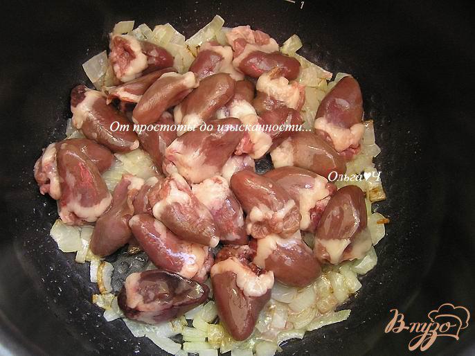 Фото приготовление рецепта: Куриные сердечки в сливочном соусе (в мульти) шаг №2