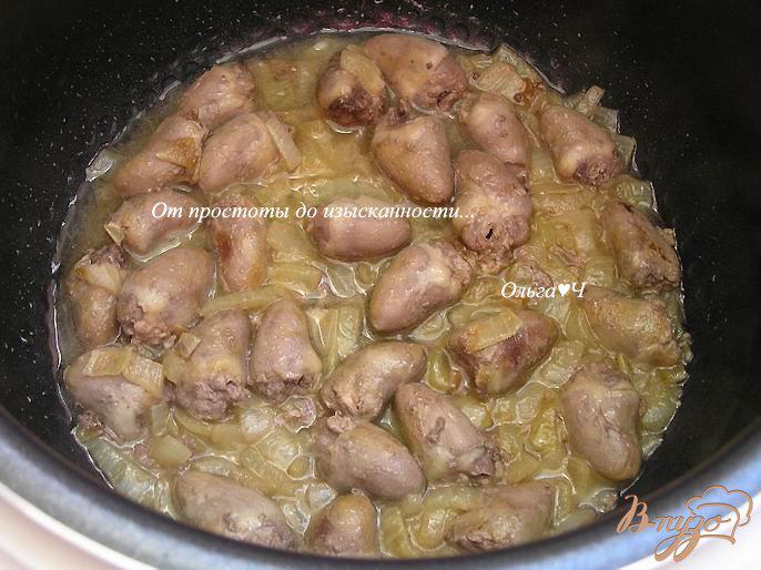 Фото приготовление рецепта: Куриные сердечки в сливочном соусе (в мульти) шаг №3