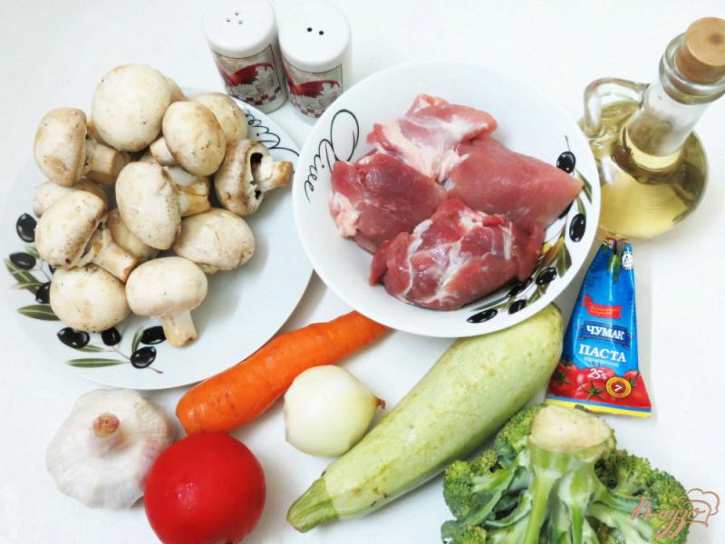 Фото приготовление рецепта: Рагу со свининой и брокколи шаг №1