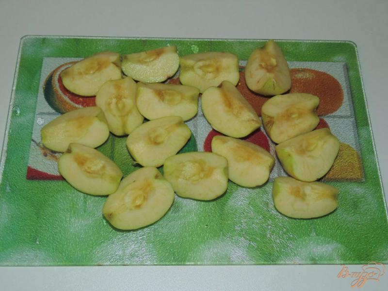 Фото приготовление рецепта: Компот из яблок и клюквы шаг №2