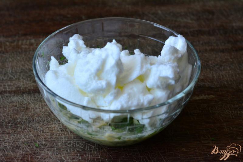 Фото приготовление рецепта: Омлет с сыром и зеленью из духовки шаг №4