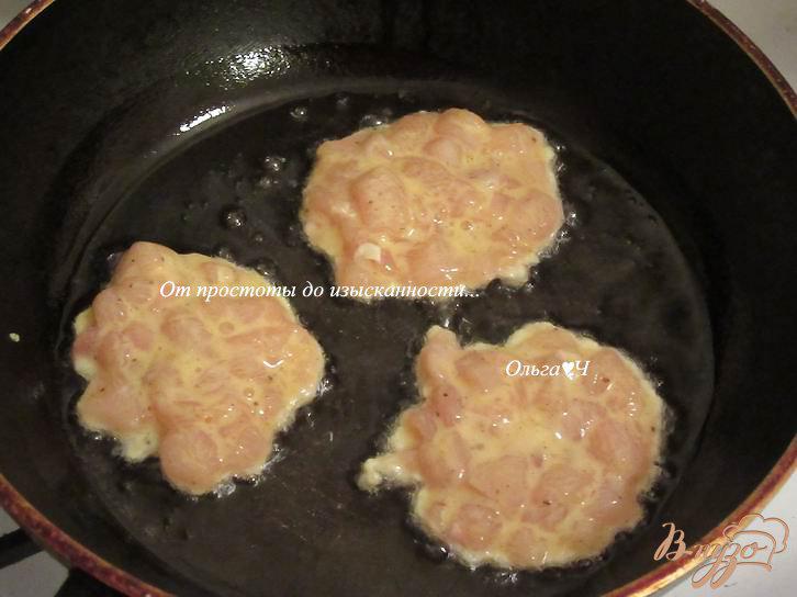 Фото приготовление рецепта: Рубленные котлеты из курицы с адыгейской солью шаг №3
