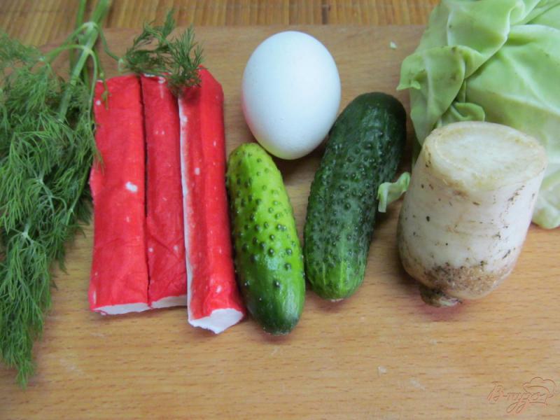Фото приготовление рецепта: Салат из крабовых палочек с редькой шаг №1
