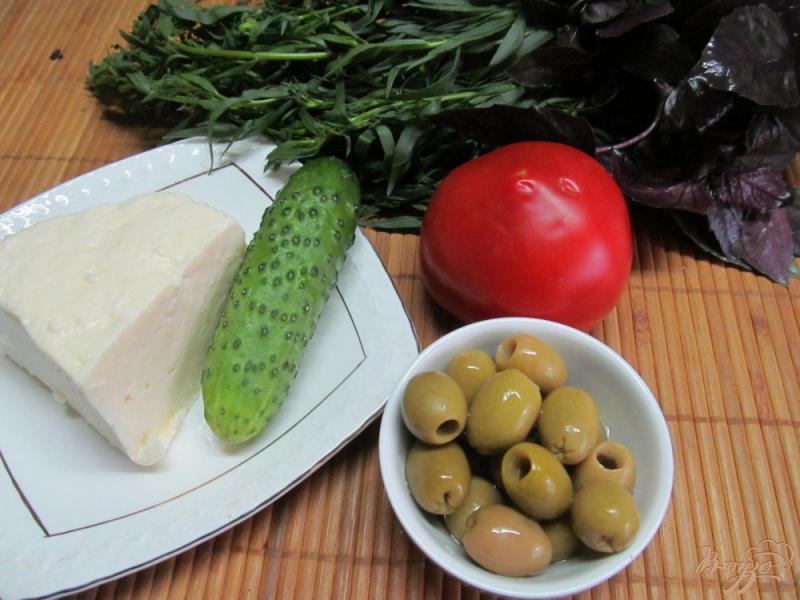 Фото приготовление рецепта: Летний салат с брынзой шаг №1