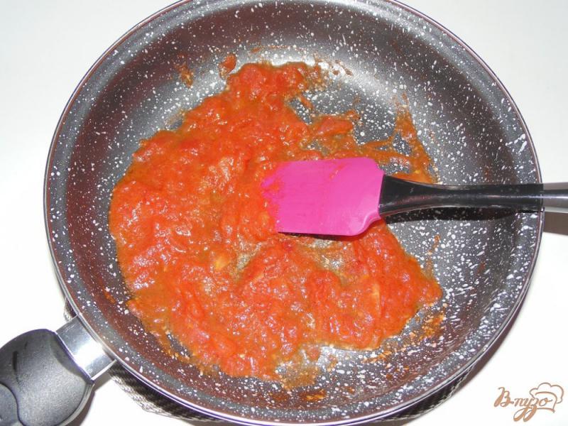 Фото приготовление рецепта: Паста из твердых сортов пшеницы в томатном соусе шаг №4