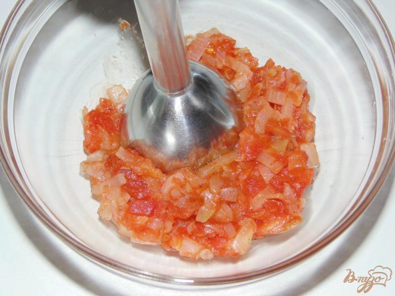 Фото приготовление рецепта: Домашний томатный соус с луком шаг №6