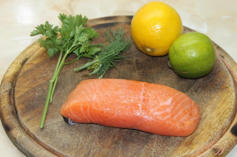 Фото приготовление рецепта: Маринованная красная рыба с лимоном и лаймом шаг №1
