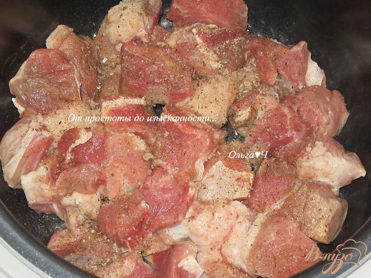 Фото приготовление рецепта: Плов со свининой, адыгейской солью и томатами шаг №1