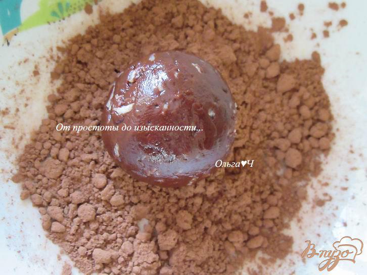 Фото приготовление рецепта: Шоколадные конфеты с кокосовой стружкой шаг №5