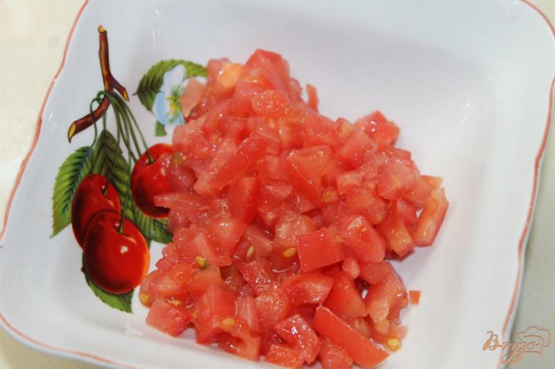 Фото приготовление рецепта: Гренки с сыром фета и помидорами с базиликом шаг №2