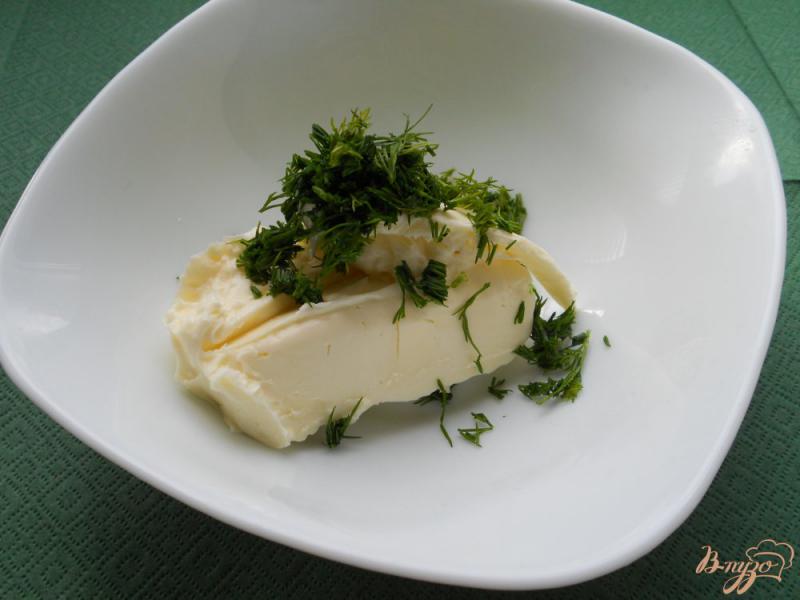 Фото приготовление рецепта: Масло с икрой копченой сельди шаг №2