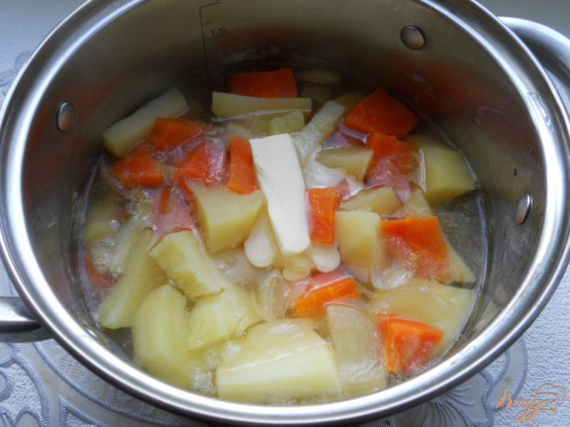 Фото приготовление рецепта: Крем-суп из картофеля и моркови шаг №3