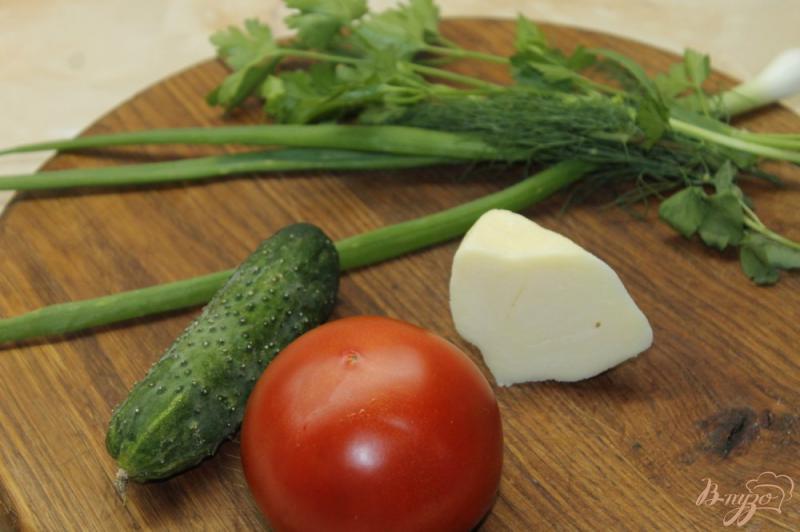 Фото приготовление рецепта: Печеночные блины с помидорами и моцареллой шаг №5