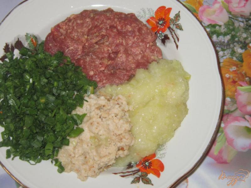 Фото приготовление рецепта: Котлеты из утиного мяса с зеленью шаг №3