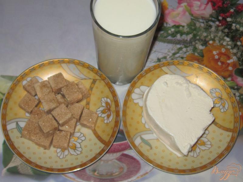 Фото приготовление рецепта: Молочный коктейль с малиной и бананом шаг №1
