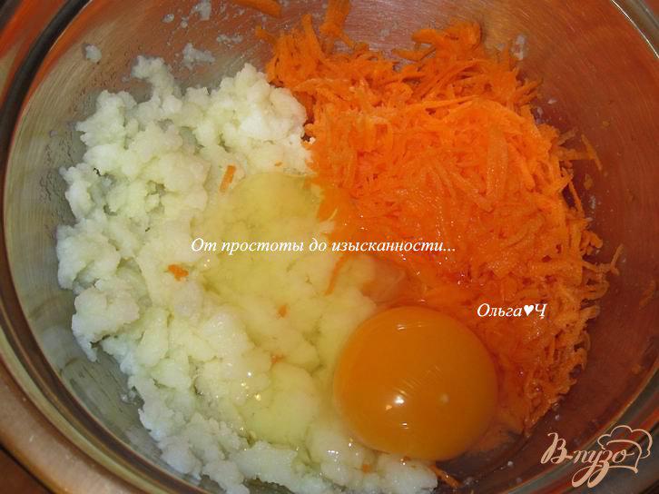 Фото приготовление рецепта: Картофельно-морковные оладьи шаг №1