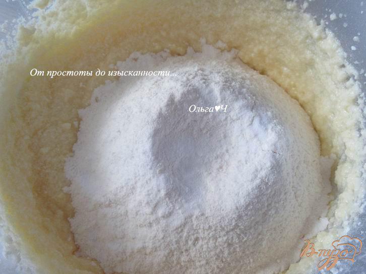Фото приготовление рецепта: Печенье «Мадлен» с творогом шаг №3