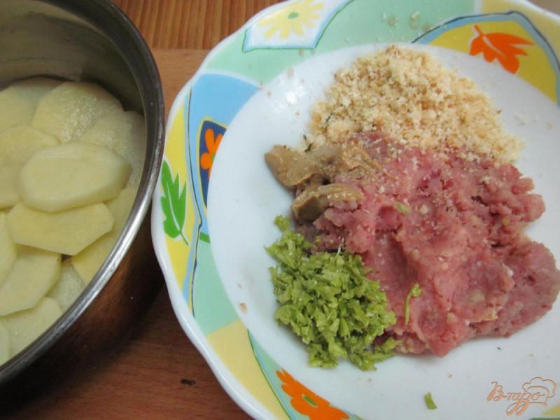 Фото приготовление рецепта: Блюдо для студента из картофеля и фарша шаг №3