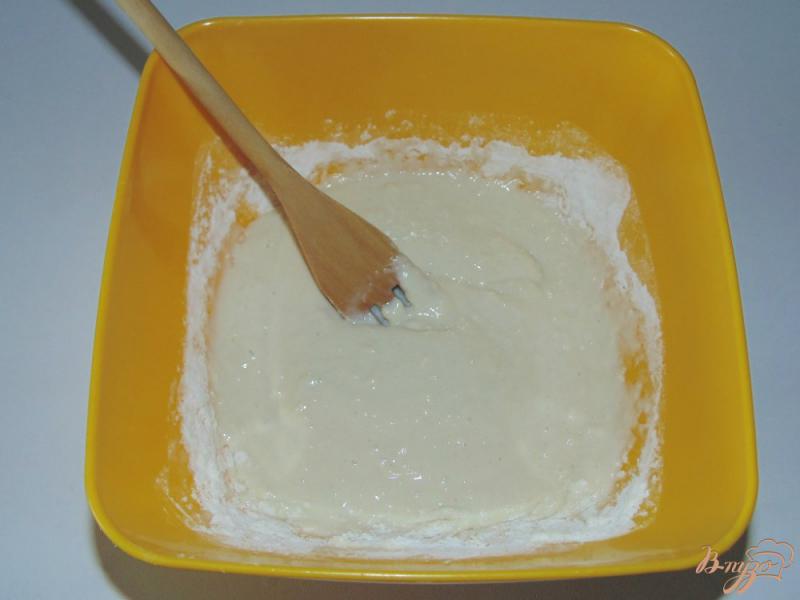 Фото приготовление рецепта: Дрожжевое тесто для пиццы на молоке шаг №2