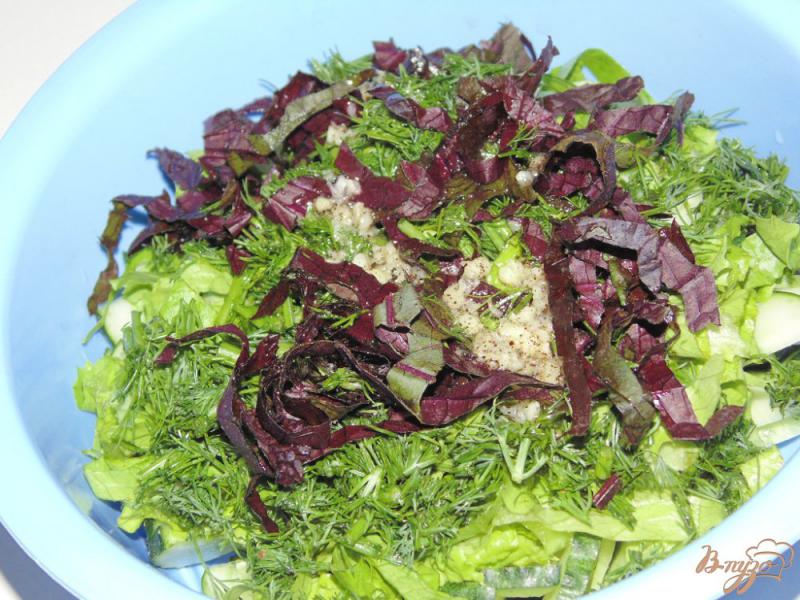 Фото приготовление рецепта: Салат из огурцов с базиликом шаг №5