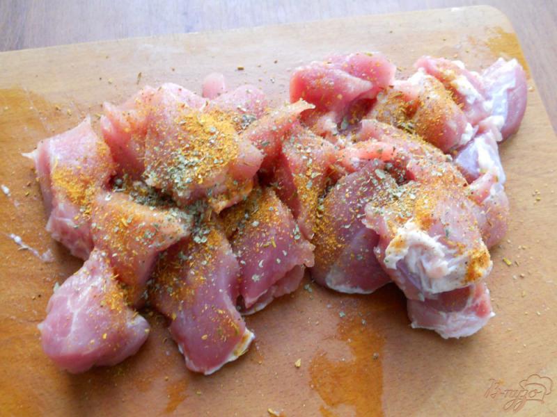Фото приготовление рецепта: Свинина с томатной пастой и паприкой в мультиварке шаг №1
