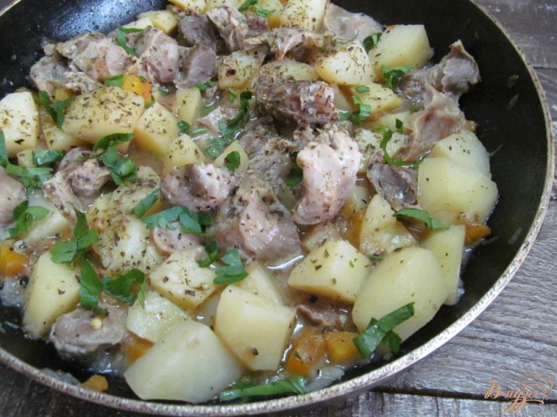 Фото приготовление рецепта: Рагу из овощей и куриных желудочков шаг №8