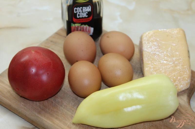 Фото приготовление рецепта: Японский омлет с кунжутом, перцем, помидорами и сыром шаг №1