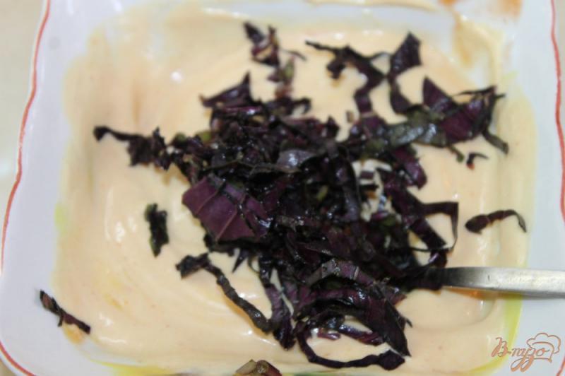 Фото приготовление рецепта: Универсальный соус из свежим базиликом к мясу и картофелю шаг №3