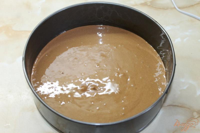Фото приготовление рецепта: Ягодный шоколадный торт шаг №7