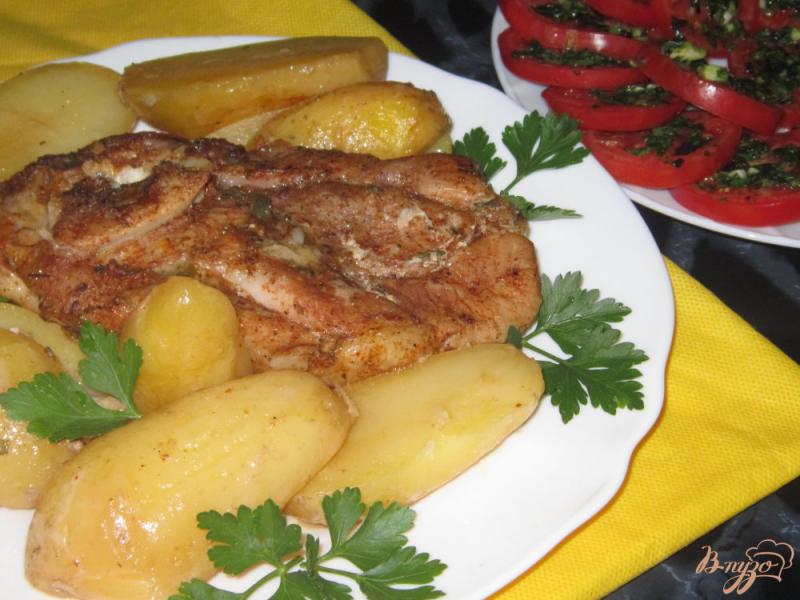 Фото приготовление рецепта: Свинина запеченная с молодым картофелем в рукаве шаг №6