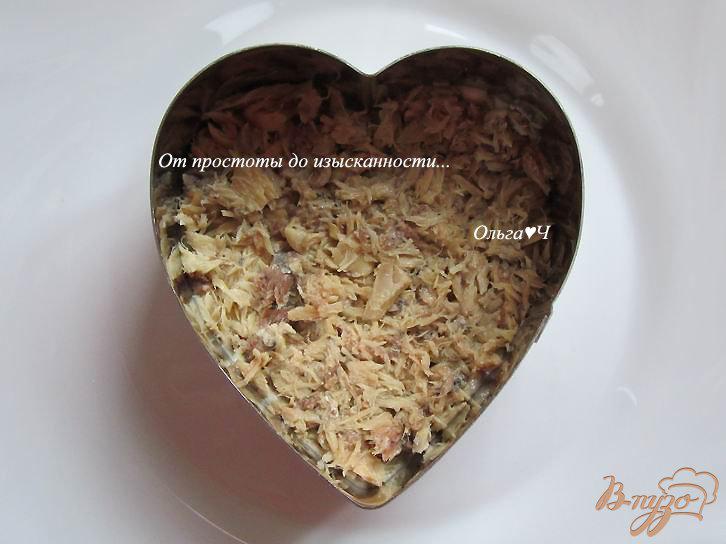Фото приготовление рецепта: Порционный салат «Мимоза» шаг №4