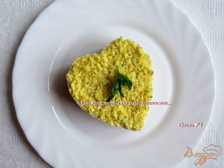 Фото приготовление рецепта: Порционный салат «Мимоза» шаг №9