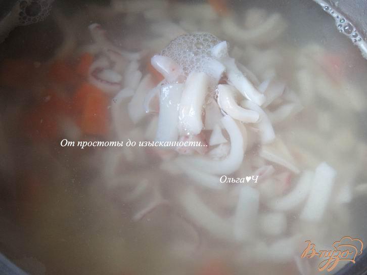 Фото приготовление рецепта: Сливочный суп с кальмарами шаг №4