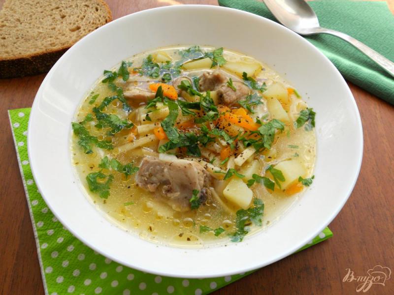 Фото приготовление рецепта: Суп со свининой и лапшой в мультиварке шаг №5